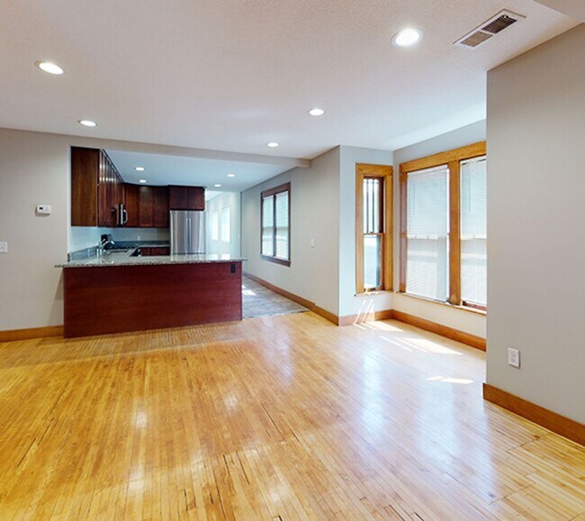 Foto del edificio - 1107 6th St SE