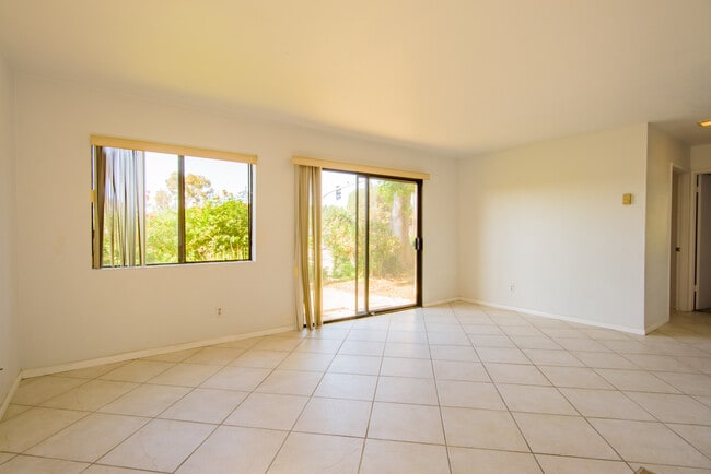 Building Photo - 7914 Caminito Dia