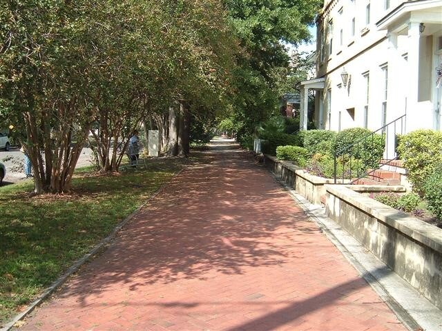 Building Photo - 418 E Hall St