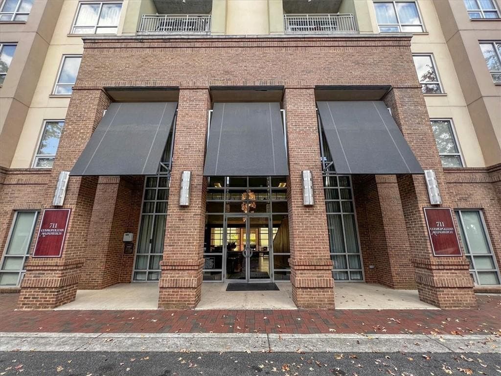 Primary Photo - 711 Cosmopolitan Dr NE