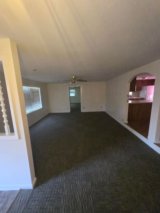 Foto del edificio - **Charming 3-Bed, 2-Bath Duplex Apartment ...