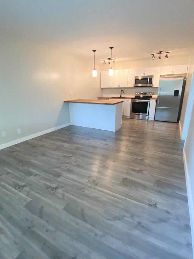 Building Photo - 3600 Hillsboro Pike