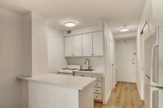 Building Photo - 3460 Rue Durocher