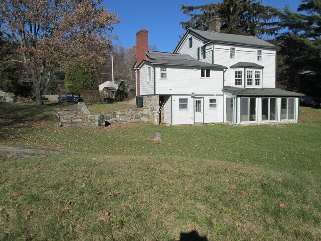 Foto del edificio - 805 Farmers Mills Rd