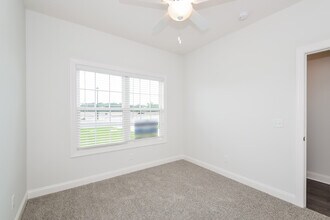 1074 Walker Point Way - SQFT 1153 - 010-photo-bedroom-12802058 - Walker Point