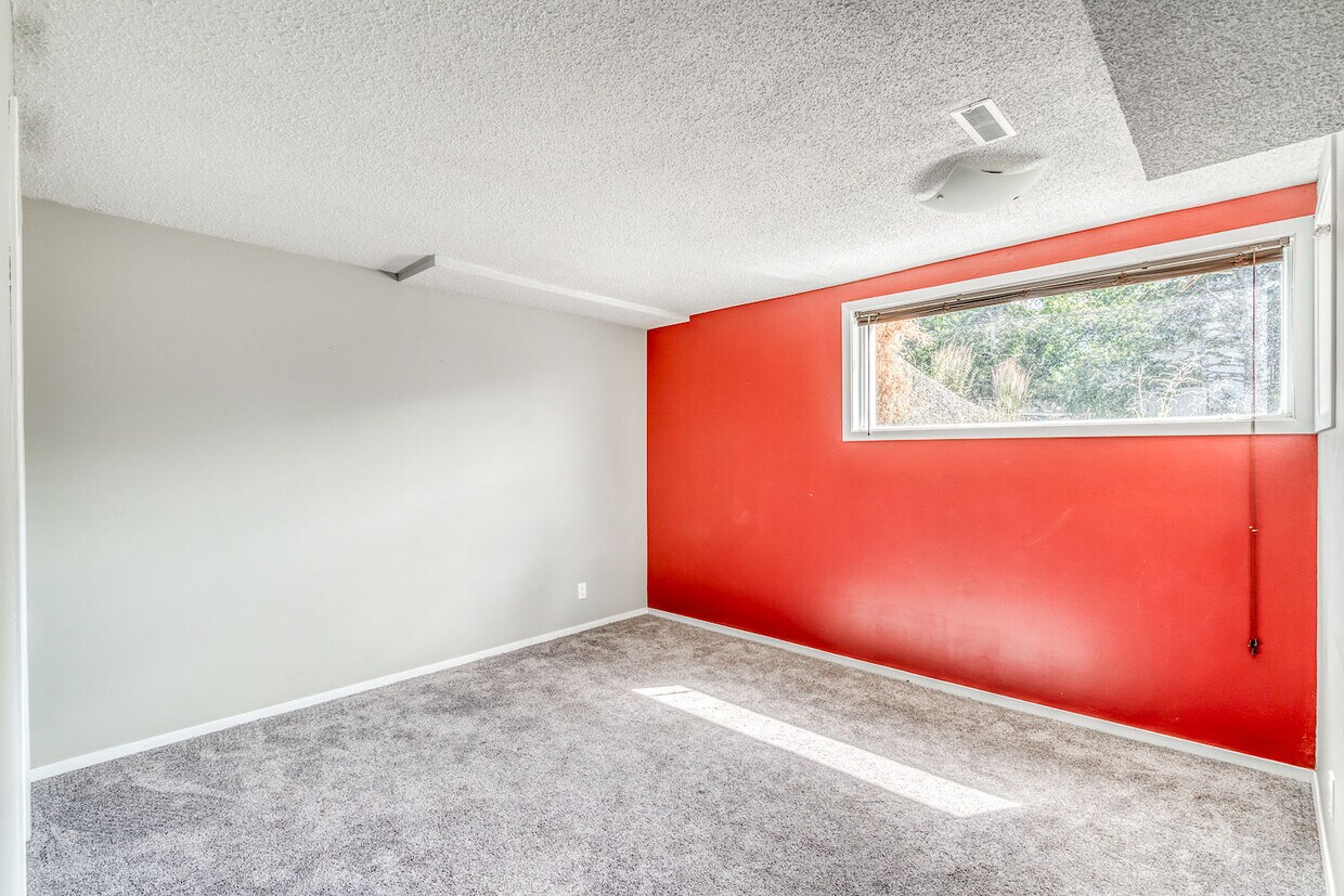 Building Photo - 2114-B-2123 23 Ave SW