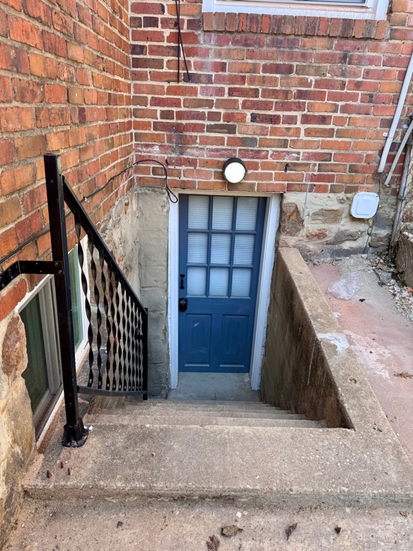 Building Photo - 1315 W 37th St