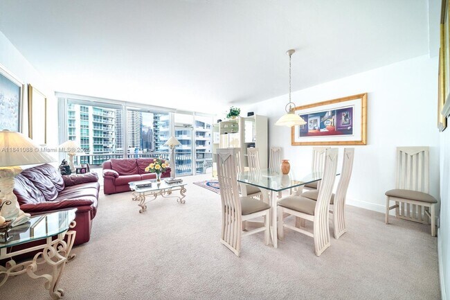Foto del edificio - 1408 Brickell Bay Dr