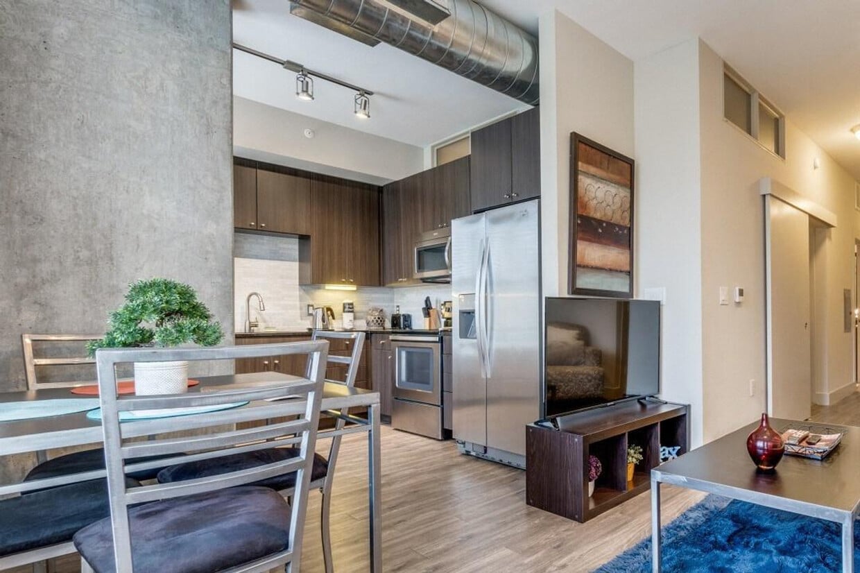 Foto principal - 3600 Henson St