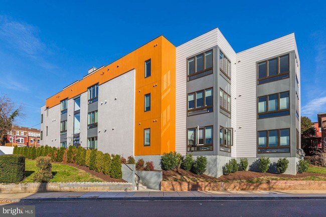 Building Photo - 525 Park Rd NW
