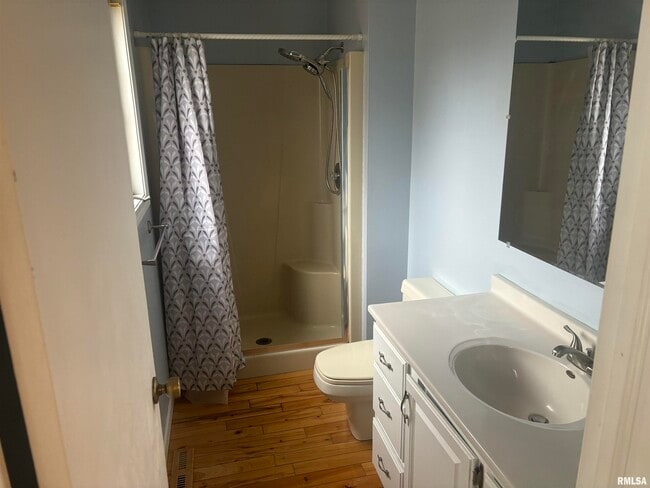 Foto del edificio - 705 Crestview Dr