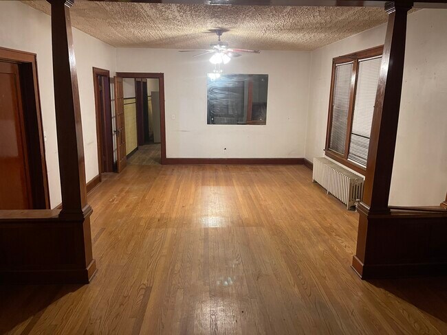Sala de estar - 1800 6th Ave
