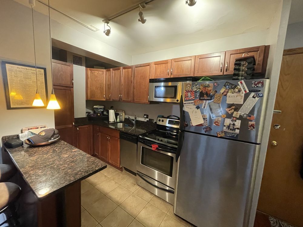 Primary Photo - 4180 N Marine Dr
