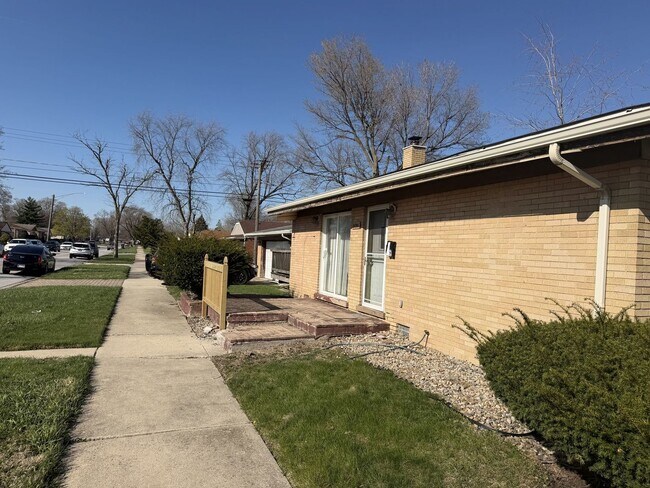 Foto del edificio - 14941 Evans Ave