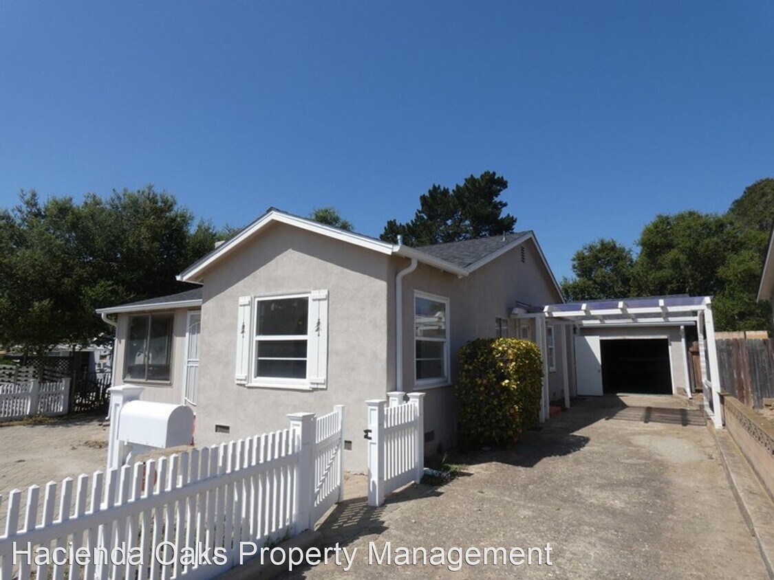 Primary Photo - 2 br, 1 bath House - 325 E. Clark Ave