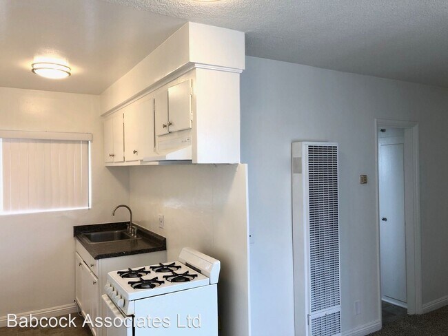 Building Photo - 10400 S Inglewood Ave