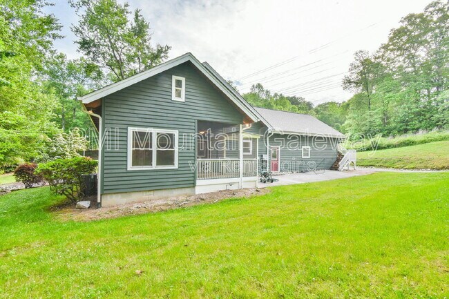 Foto del edificio - 327 Jess Hunt Rd