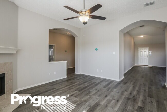 Building Photo - 1136 Shadywood Dr