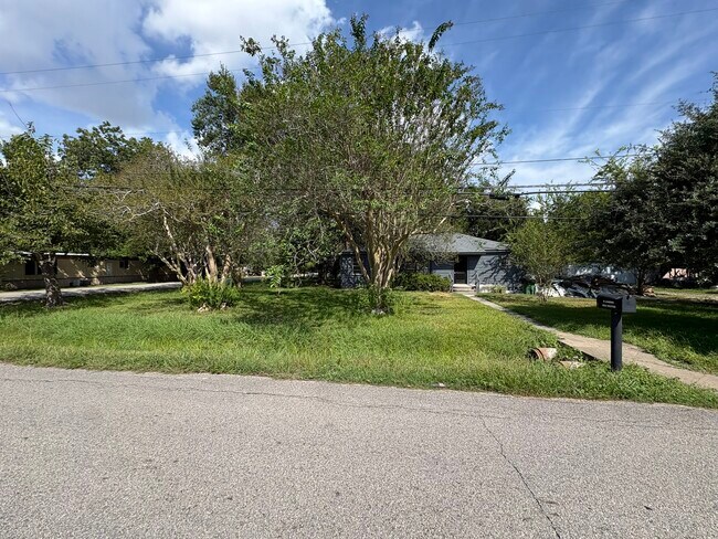 Foto del edificio - 8625 Dexter St