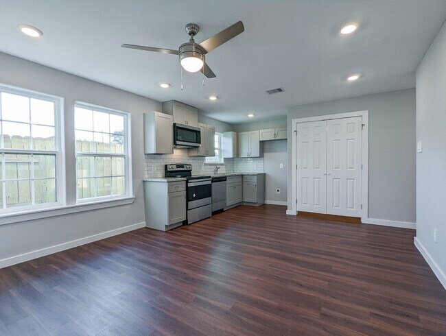 Foto del edificio - 6811 Glass St