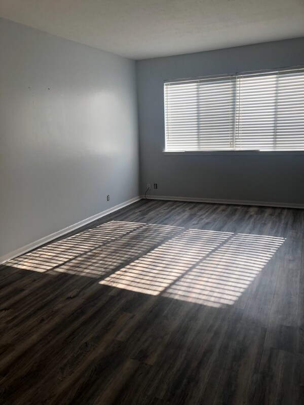 Foto del edificio - 195 Lakebend Cir
