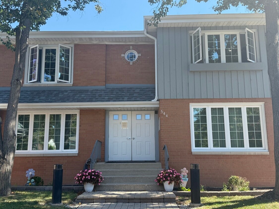 Foto principal - 544 LaGrange Rd