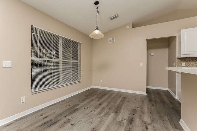 Building Photo - 210 Bloxam Ave