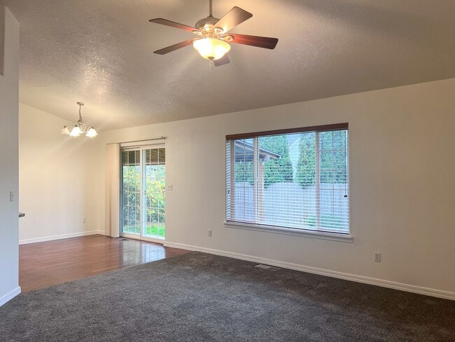 Foto del edificio - 3BD/2BA HOME W/GARAGE IN LEBANON