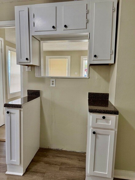 Foto del edificio - 1448 Menager Rd