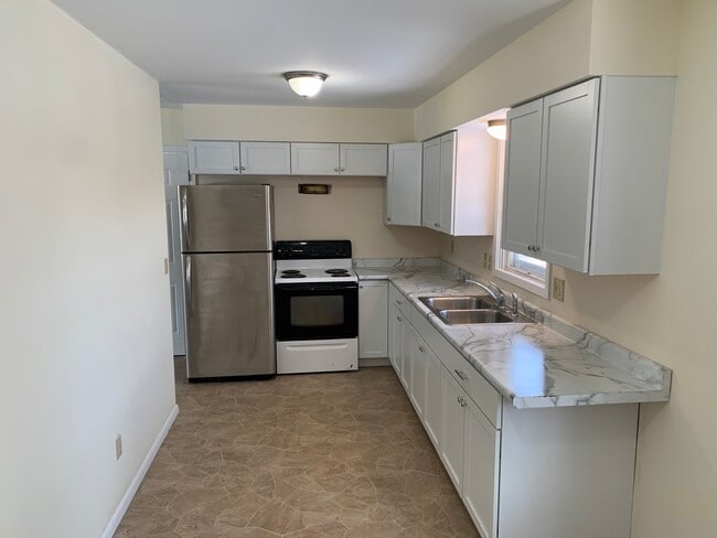 Building Photo - 2414 N Ilion Ave