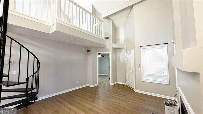 Foto del edificio - 2644 St Charles Ln NW