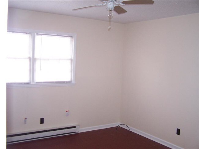 Building Photo - 4419 Wildwood Ave