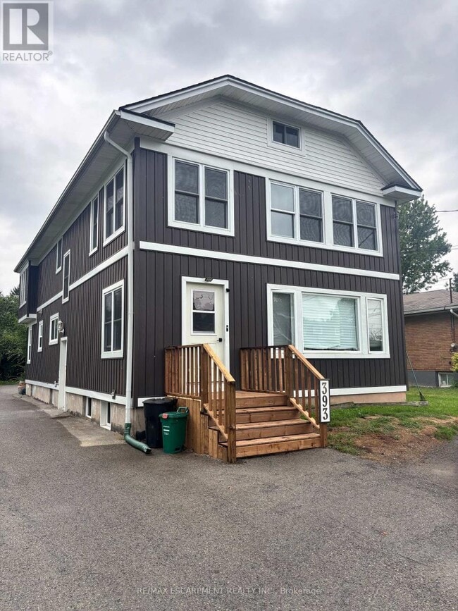 Building Photo - 393 Bowen Rd