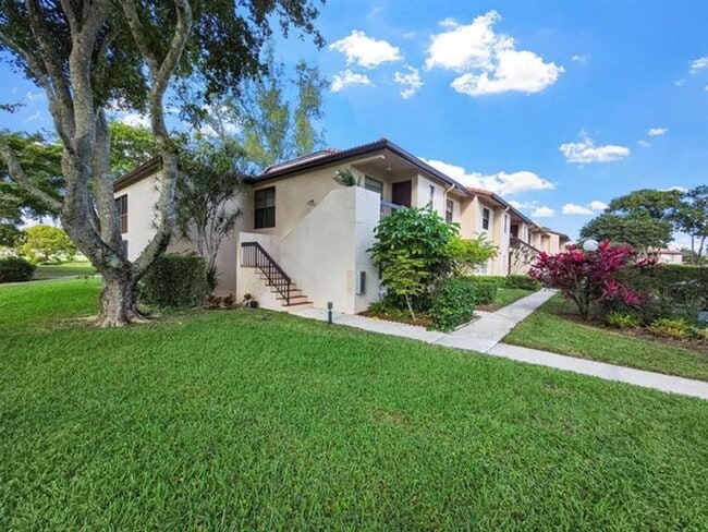 Building Photo - 9286 Vista Del Lago