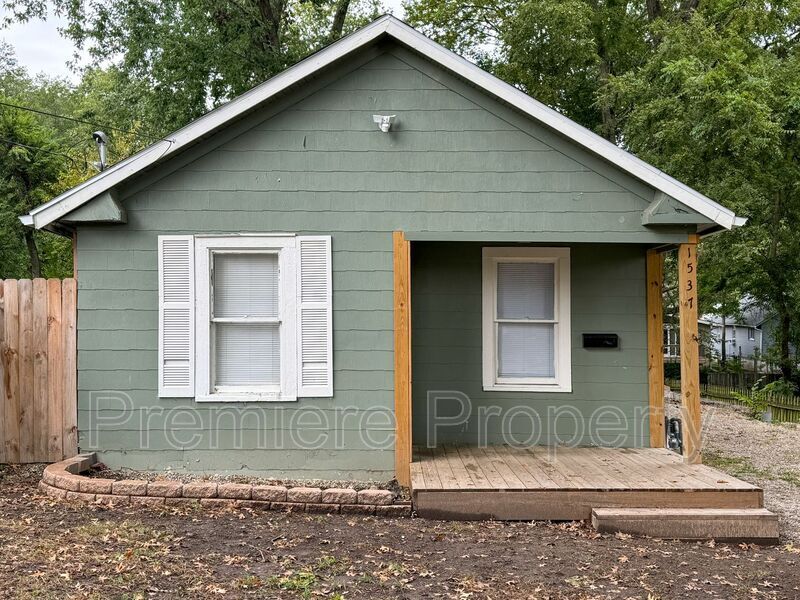 Primary Photo - 1537 S Willow Ave