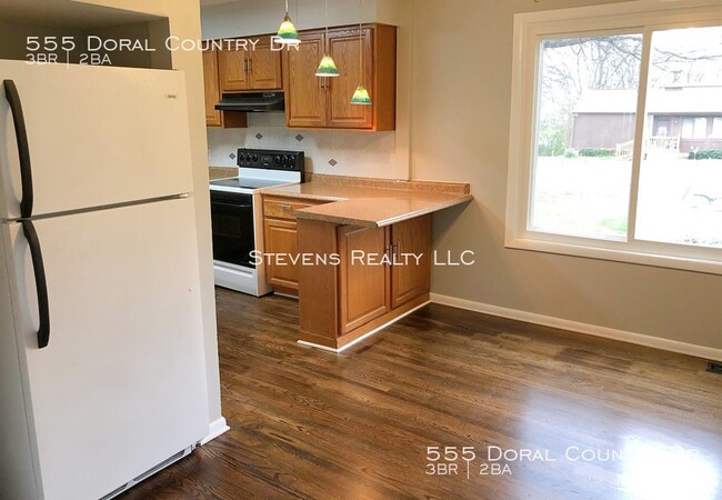 Building Photo - 555 Doral Country Dr