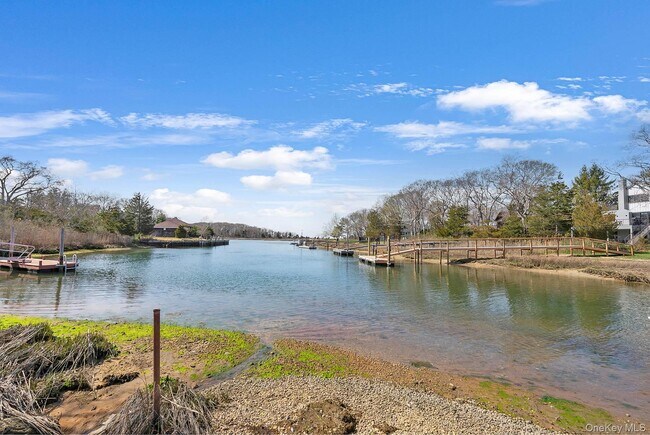 Foto del edificio - 37 Noyack Harbor Rd