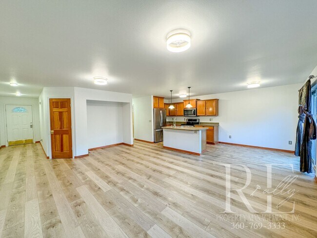 Foto del edificio - Single Story, Tranquil Gardens, 3-Car Garage!