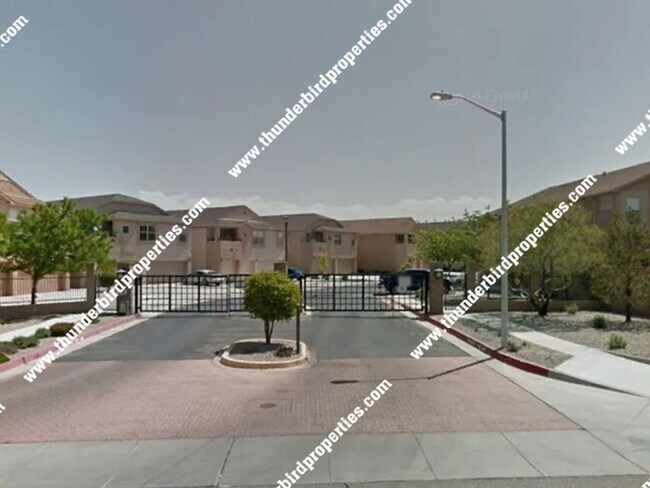 Foto del edificio - Gated Community available NOW!