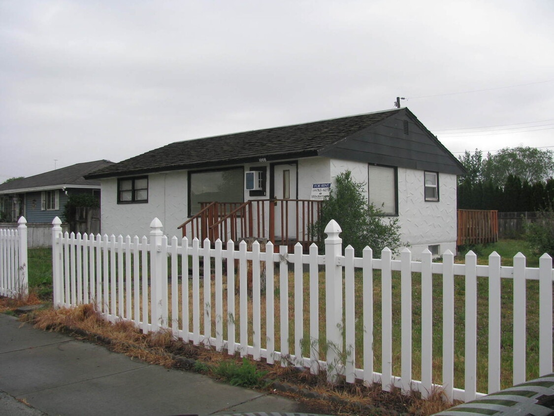 Building Photo - House for Rent