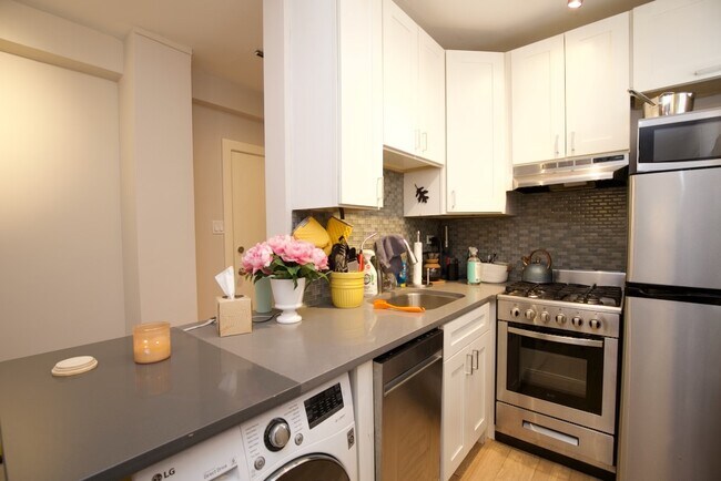 Foto del edificio - 511 W Belmont Ave