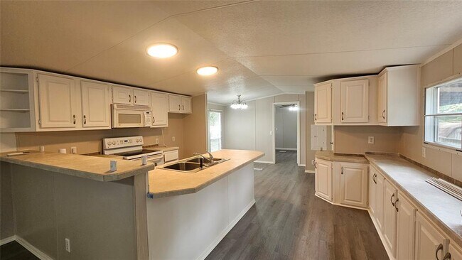 Foto del edificio - 26702 Nichols Sawmill Rd