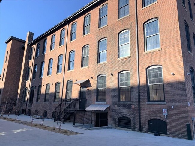 Building Photo - 40 Sprague St