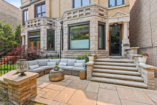 Building Photo - 4334 N Kenmore Ave
