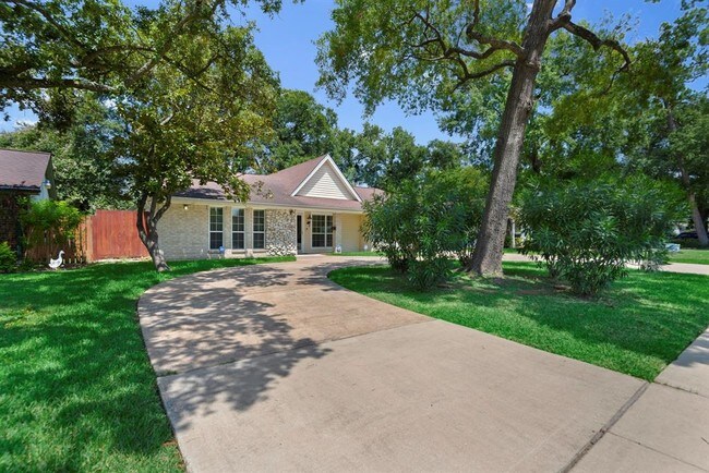 Foto del edificio - 14419 Woodforest Blvd