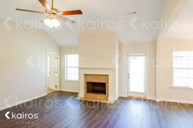 Building Photo - 713 Park Ln.