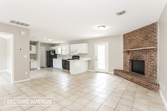 Building Photo - 8027 Sable Woods Dr N