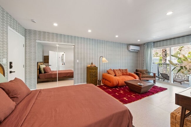 Building Photo - AVAILABLE NOW! Stunning Remodeled Studio/1...