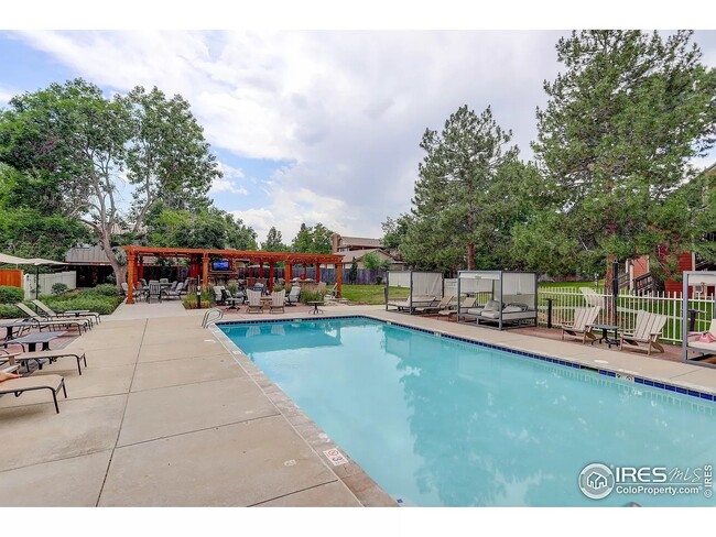 Building Photo - 4990 Meredith Way