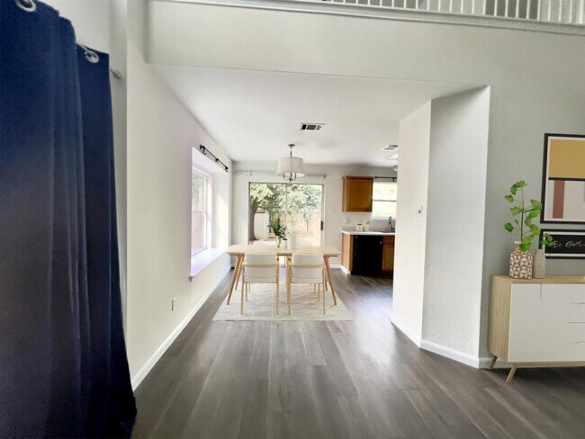 Foto del edificio - 7701 Peabody Dr
